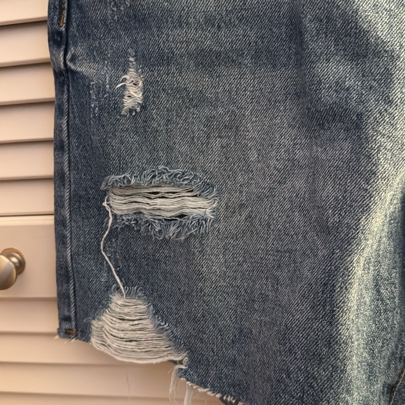 Blank NYC Jean Denim Shorts NWT Size 29 Distressed Eco Friendly - Picture 3 of 4